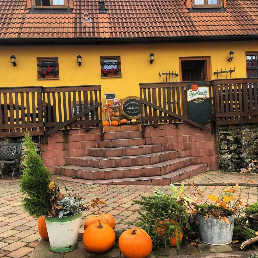 Penzion Hrádecký Dvůr Plzeň Exterior foto